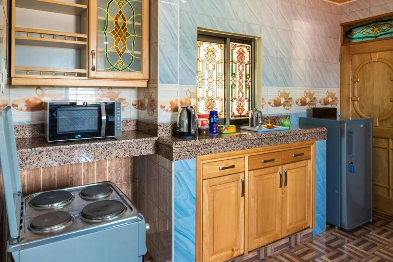 High Standard Apartment In Secure Resort - 24 People Kampala